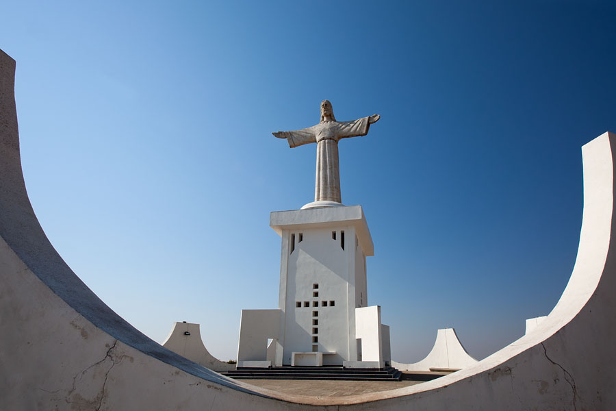  The imposingt statue of Cristo Rei (Jesus) above Lubango   Angola